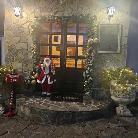 Hotel Boutique Vila Lakastel Sinaia Eksteriør billede