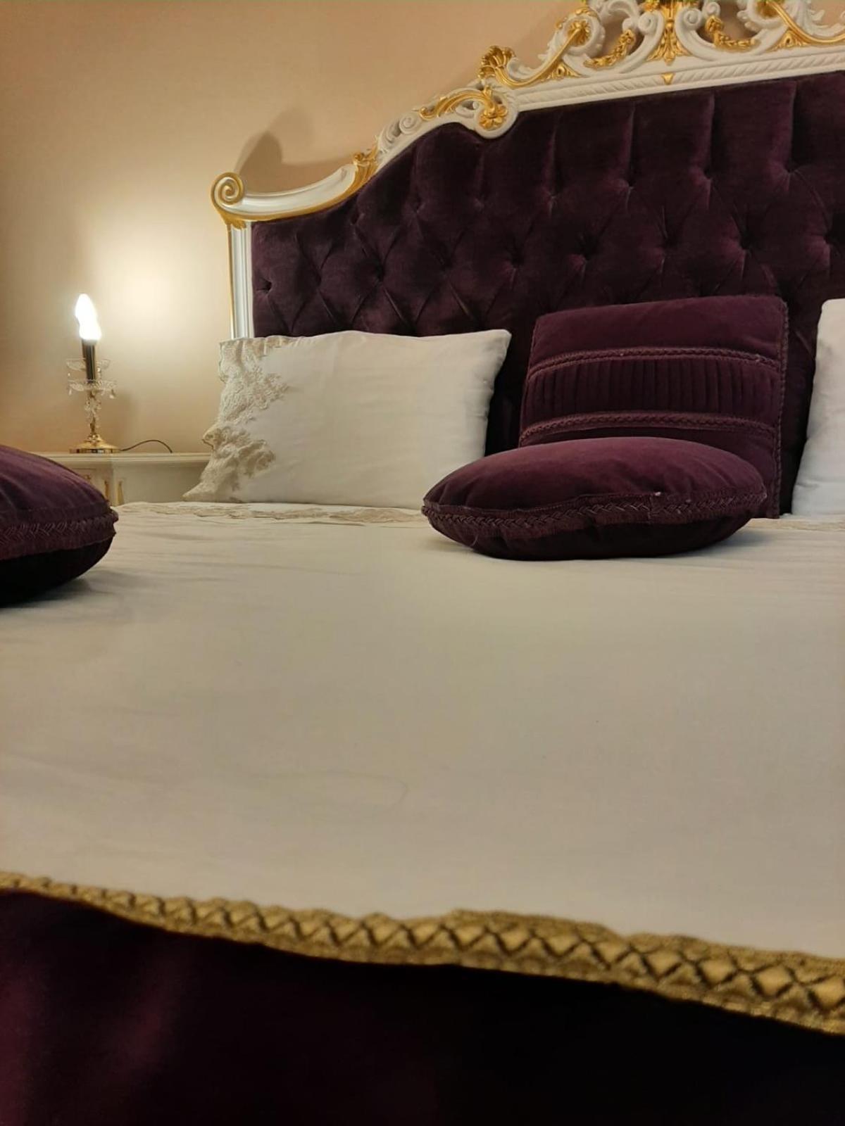 Hotel Boutique Vila Lakastel Sinaia Eksteriør billede