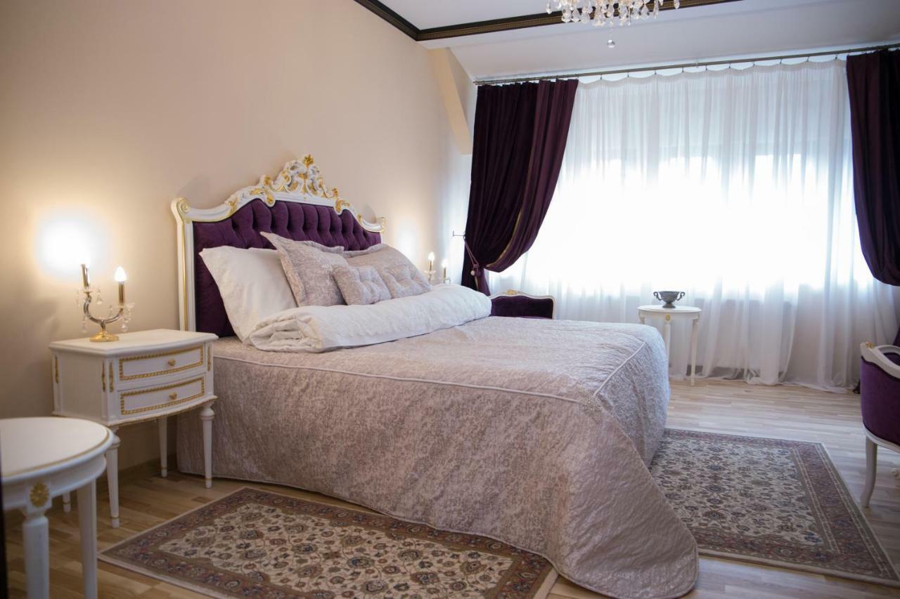 Hotel Boutique Vila Lakastel Sinaia Eksteriør billede