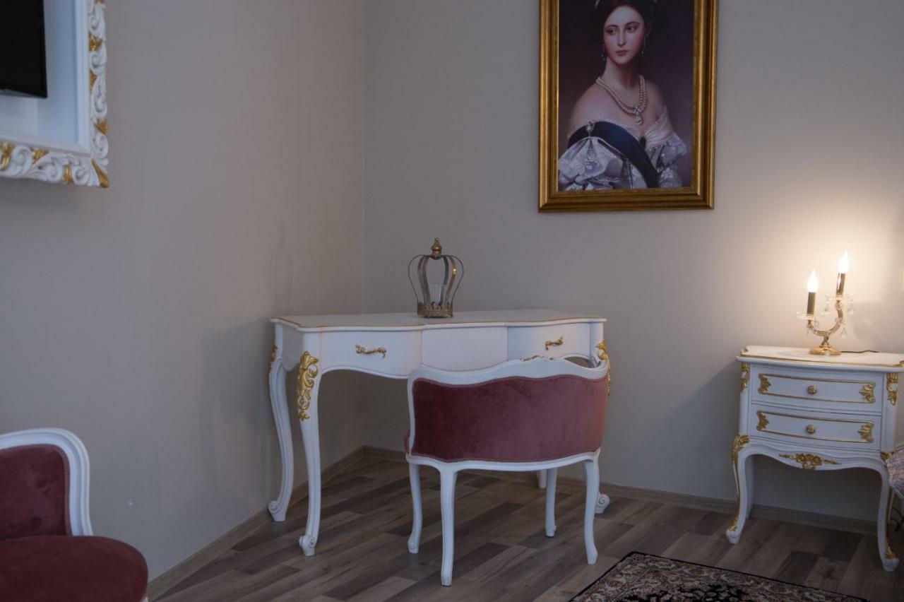 Hotel Boutique Vila Lakastel Sinaia Eksteriør billede