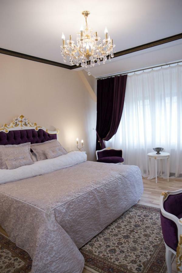 Hotel Boutique Vila Lakastel Sinaia Eksteriør billede