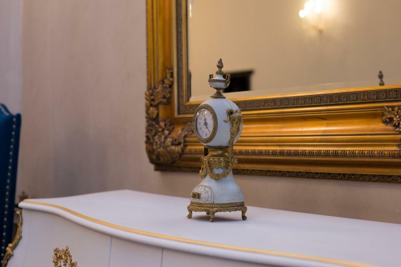 Hotel Boutique Vila Lakastel Sinaia Eksteriør billede
