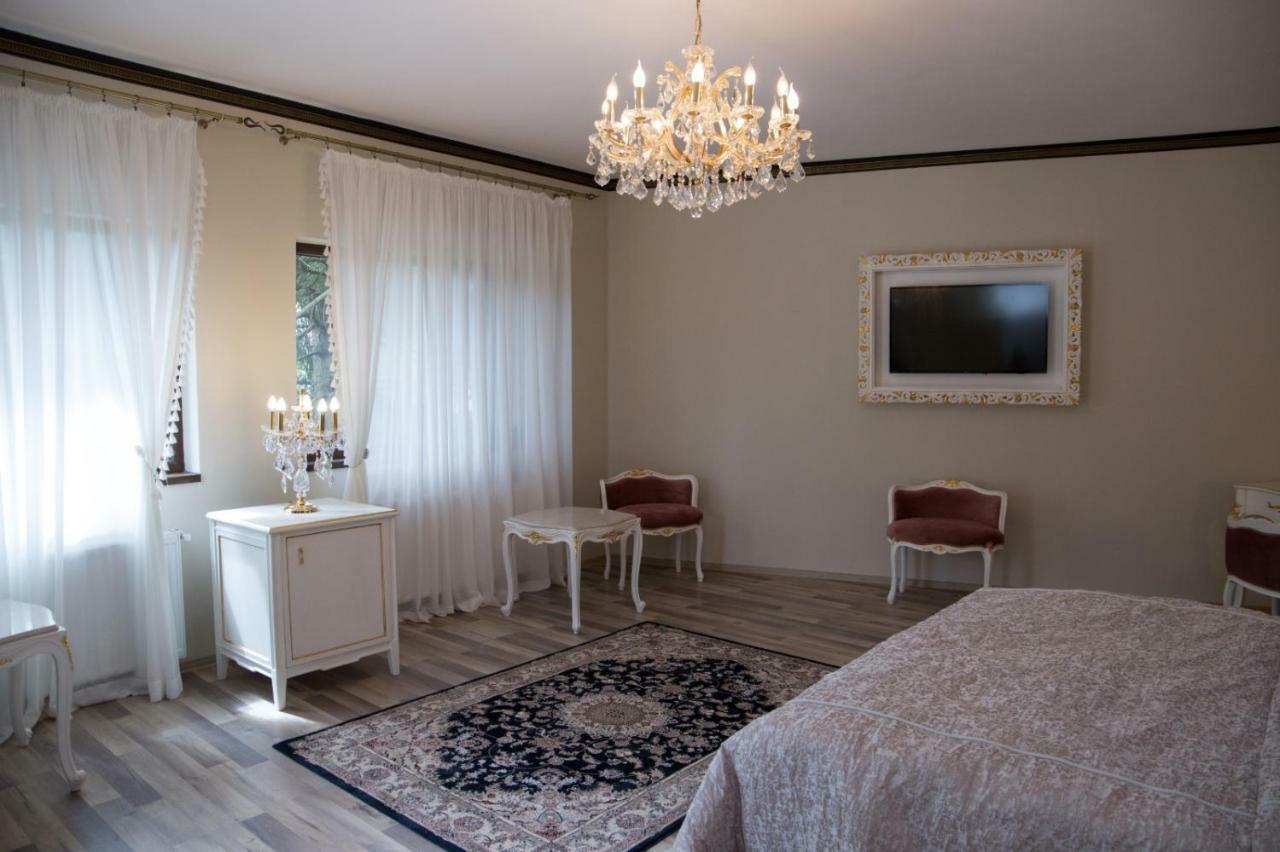 Hotel Boutique Vila Lakastel Sinaia Eksteriør billede