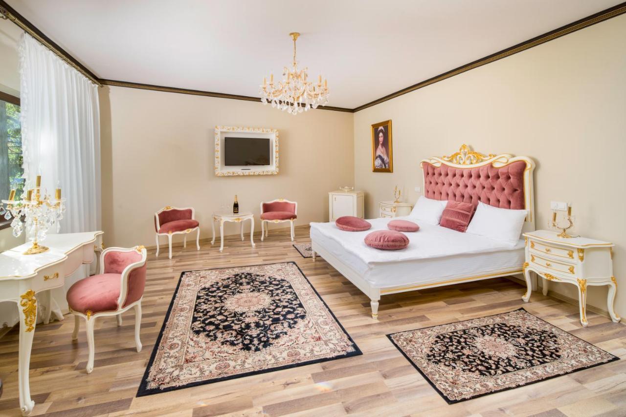 Hotel Boutique Vila Lakastel Sinaia Eksteriør billede