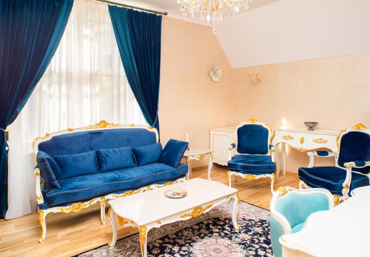Hotel Boutique Vila Lakastel Sinaia Eksteriør billede