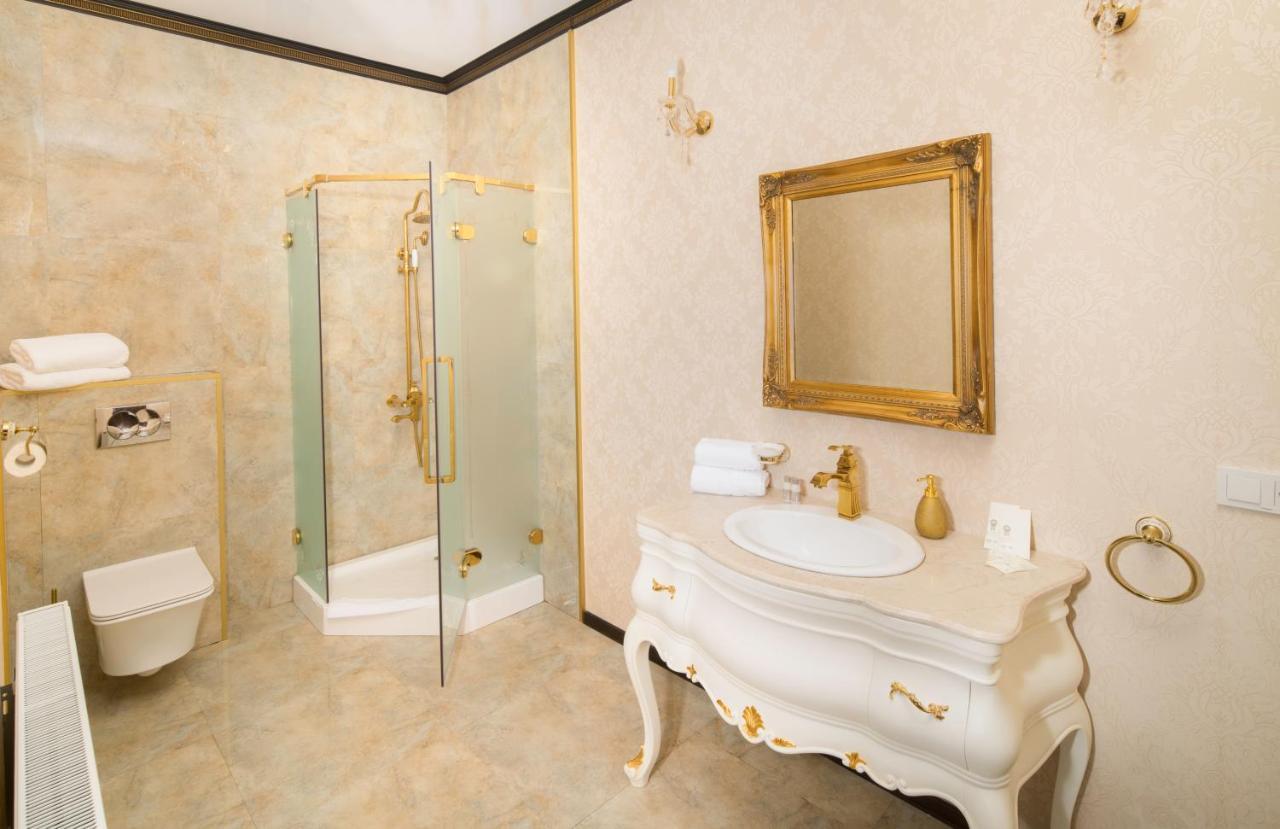 Hotel Boutique Vila Lakastel Sinaia Eksteriør billede