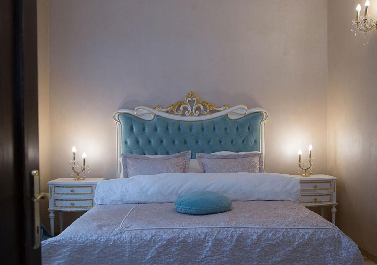 Hotel Boutique Vila Lakastel Sinaia Eksteriør billede