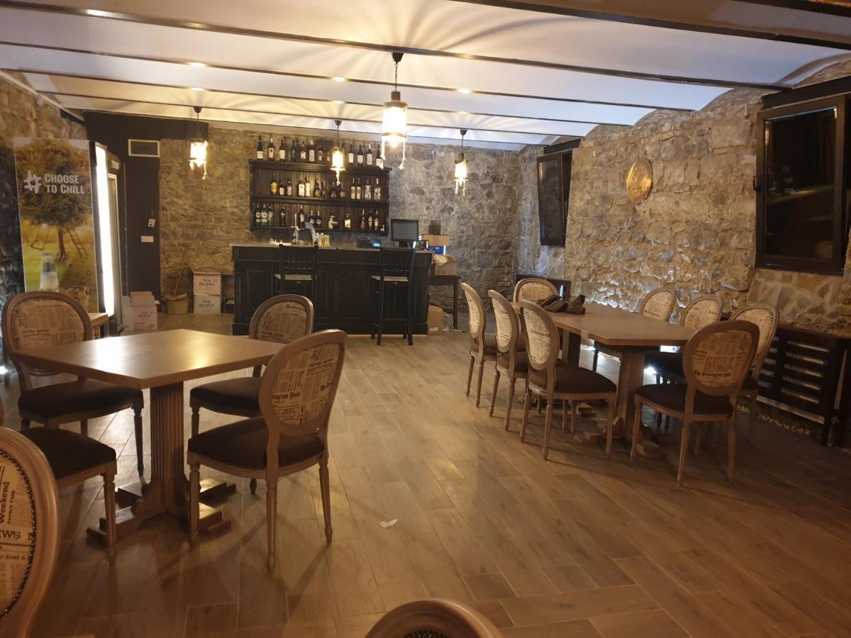 Hotel Boutique Vila Lakastel Sinaia Eksteriør billede